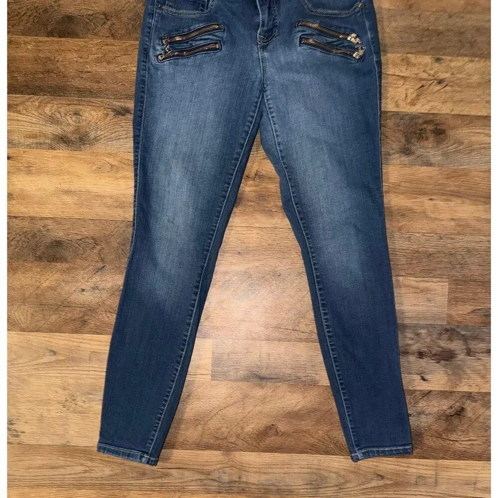 Torrid women’s skinny jeans withunique double-zipper pockets on the front - Picture 5 of 16